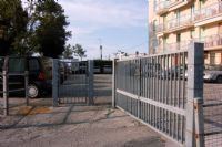 PARCHEGGIO CONDOMINIALE » Affittasi trilocale in condominio fronte mare a Lido di Pomposa (Rif. 18)